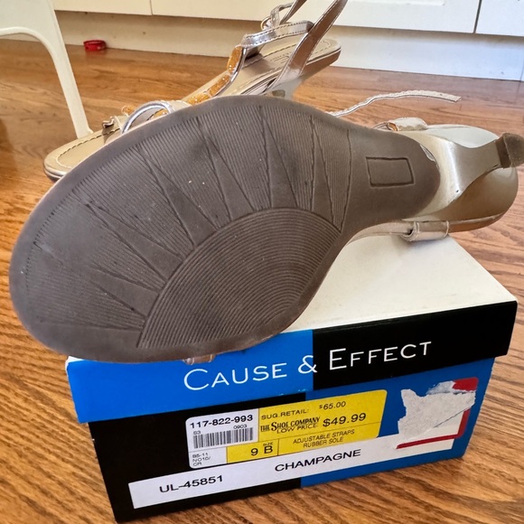 Lightly worn gold kitten heels with jewelled detail - Picture 2 of 3